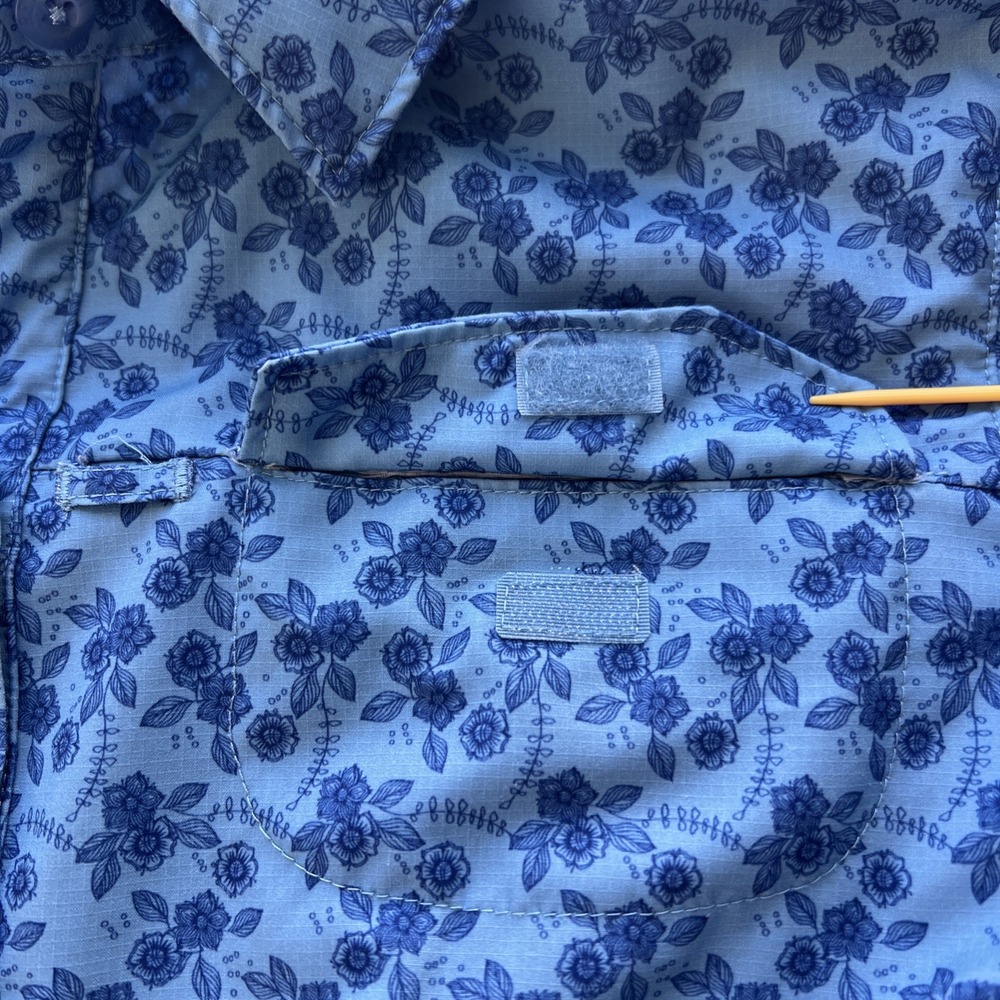 REI Co-op Sahara Shirt Womens M Fitted Floral Blue Short Sleeve Hiking Pockets - Picture 5 of 10
